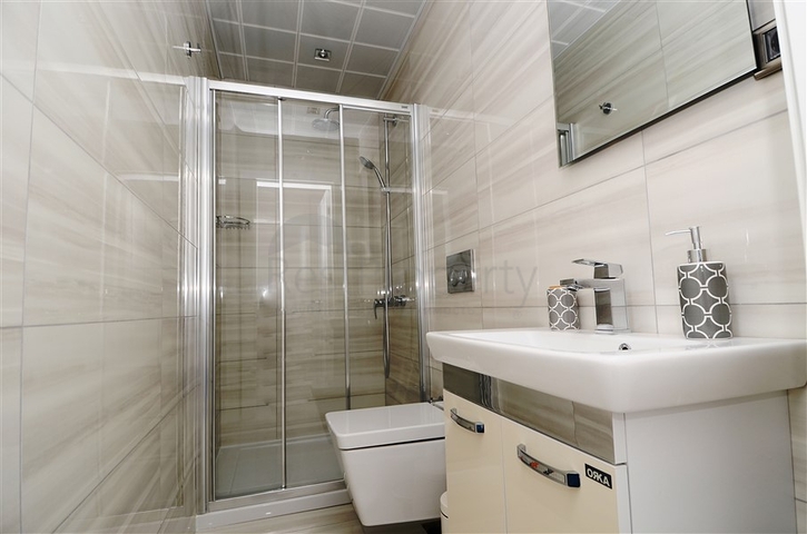 شقة ضمن مجمع سكني على الخط الأول من البحر في منطقة محمود لار – ألانيا