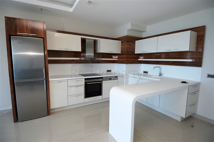 شقة ضمن مجمع سكني على الخط الأول من البحر في منطقة محمود لار – ألانيا