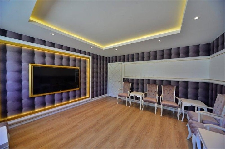 شقة ضمن مجمع سكني على الخط الأول من البحر في منطقة محمود لار – ألانيا