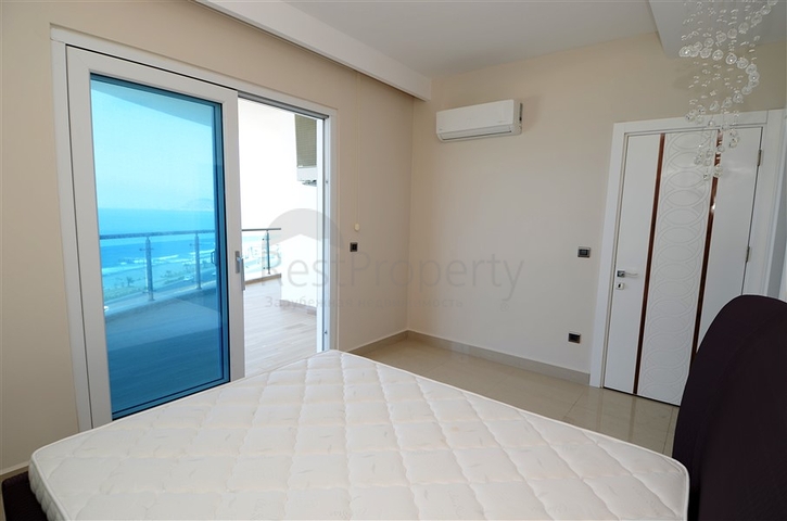 شقة ضمن مجمع سكني على الخط الأول من البحر في منطقة محمود لار – ألانيا