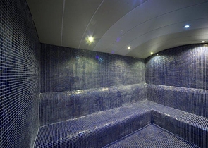 شقة ضمن مجمع سكني على الخط الأول من البحر في منطقة محمود لار – ألانيا