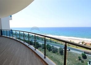 شقة ضمن مجمع سكني على الخط الأول من البحر في منطقة محمود لار – ألانيا