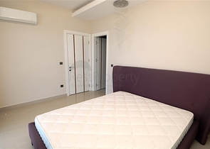 شقة ضمن مجمع سكني على الخط الأول من البحر في منطقة محمود لار – ألانيا