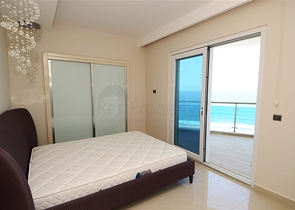 شقة ضمن مجمع سكني على الخط الأول من البحر في منطقة محمود لار – ألانيا