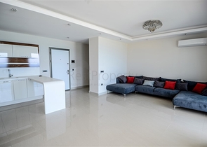 شقة ضمن مجمع سكني على الخط الأول من البحر في منطقة محمود لار – ألانيا