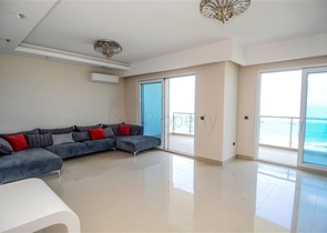 شقة ضمن مجمع سكني على الخط الأول من البحر في منطقة محمود لار – ألانيا