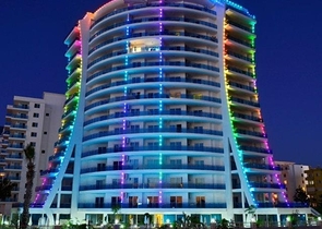 شقة ضمن مجمع سكني على الخط الأول من البحر في منطقة محمود لار – ألانيا