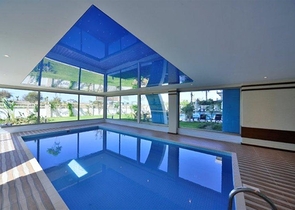 شقة ضمن مجمع سكني على الخط الأول من البحر في منطقة محمود لار – ألانيا