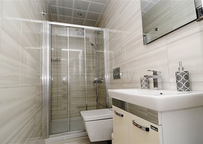 شقة ضمن مجمع سكني على الخط الأول من البحر في منطقة محمود لار – ألانيا