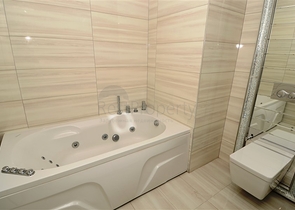 شقة ضمن مجمع سكني على الخط الأول من البحر في منطقة محمود لار – ألانيا