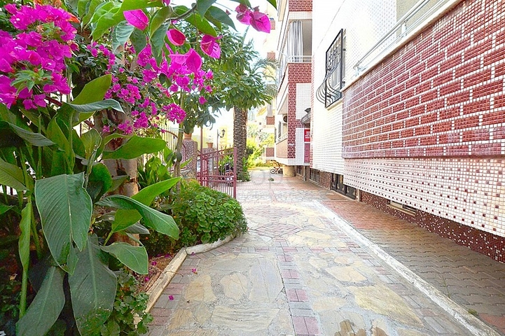 شقة واسعة بإطلالة جبلية مميزة في منطقة محمودلار – ألانيا