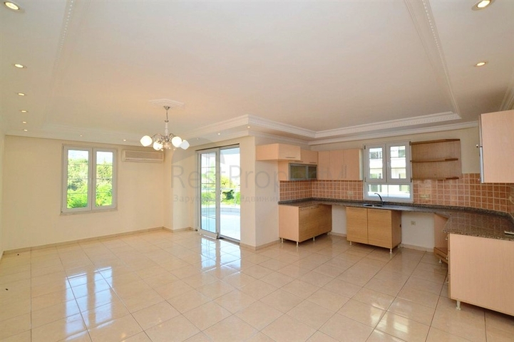 شقة واسعة بإطلالة جبلية مميزة في منطقة محمودلار – ألانيا