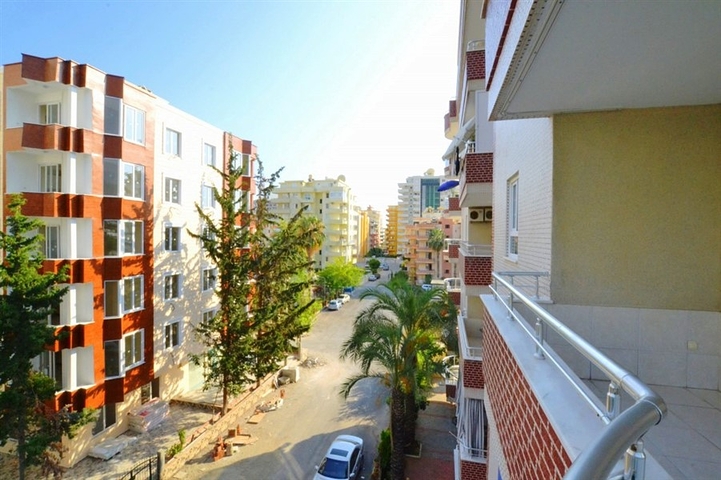 شقة واسعة بإطلالة جبلية مميزة في منطقة محمودلار – ألانيا