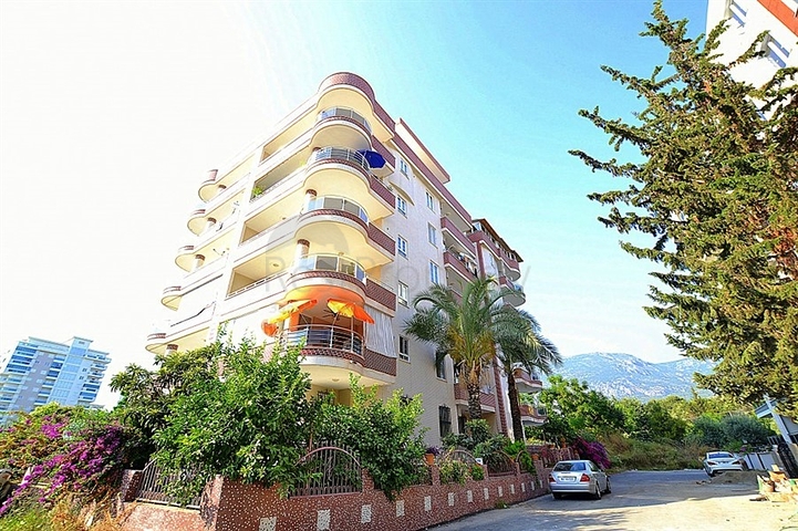 شقة واسعة بإطلالة جبلية مميزة في منطقة محمودلار – ألانيا