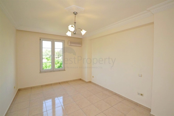 شقة واسعة بإطلالة جبلية مميزة في منطقة محمودلار – ألانيا