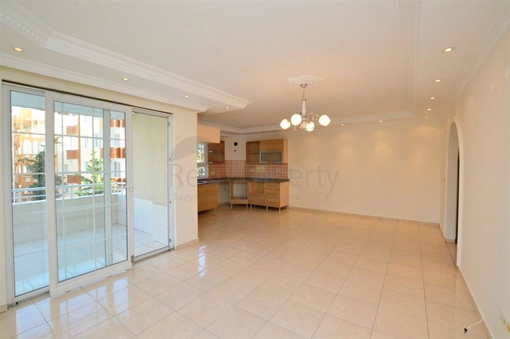 شقة واسعة بإطلالة جبلية مميزة في منطقة محمودلار – ألانيا