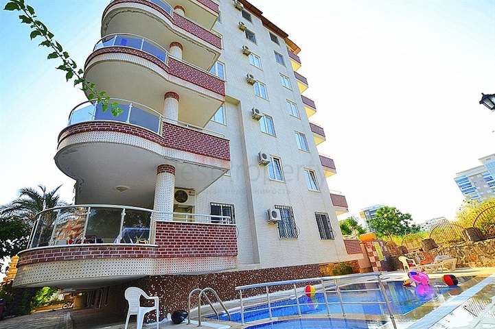 شقة واسعة بإطلالة جبلية مميزة في منطقة محمودلار – ألانيا