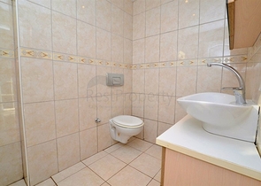 شقة واسعة بإطلالة جبلية مميزة في منطقة محمودلار – ألانيا