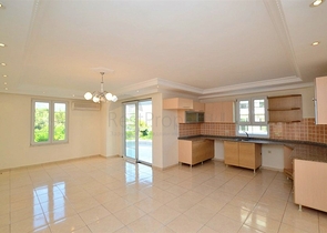 شقة واسعة بإطلالة جبلية مميزة في منطقة محمودلار – ألانيا