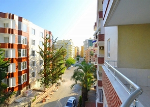 شقة واسعة بإطلالة جبلية مميزة في منطقة محمودلار – ألانيا