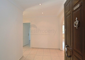 شقة واسعة بإطلالة جبلية مميزة في منطقة محمودلار – ألانيا