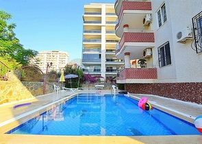 شقة واسعة بإطلالة جبلية مميزة في منطقة محمودلار – ألانيا