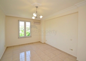 شقة واسعة بإطلالة جبلية مميزة في منطقة محمودلار – ألانيا