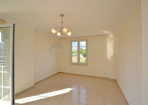 شقة واسعة بإطلالة جبلية مميزة في منطقة محمودلار – ألانيا