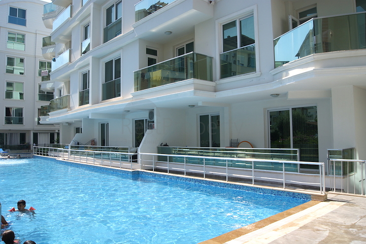 شقة مفروشة بطابقين في حي ليمان من منطقة كونيالتي – أنطاليا