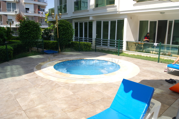 شقة مفروشة بطابقين في حي ليمان من منطقة كونيالتي – أنطاليا