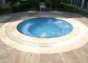 شقة مفروشة بطابقين في حي ليمان من منطقة كونيالتي – أنطاليا