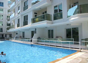 شقة مفروشة بطابقين في حي ليمان من منطقة كونيالتي – أنطاليا