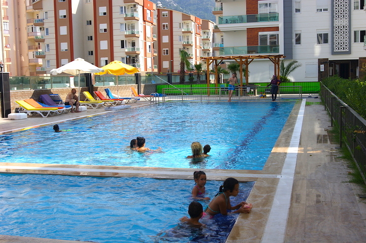 شقق من المالك 2 + 1 و 4 + 1 في مجمع كامل التشطيب في أنطاليا