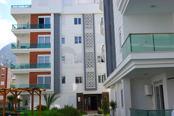 شقق من المالك 2 + 1 و 4 + 1 في مجمع كامل التشطيب في أنطاليا