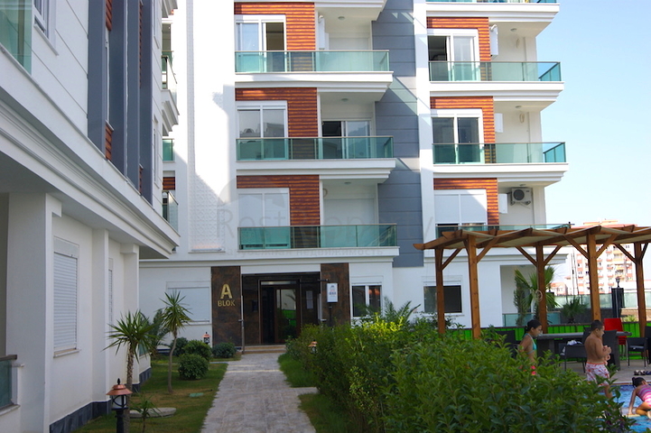 شقق من المالك 2 + 1 و 4 + 1 في مجمع كامل التشطيب في أنطاليا