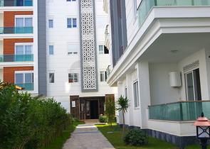 شقق من المالك 2 + 1 و 4 + 1 في مجمع كامل التشطيب في أنطاليا