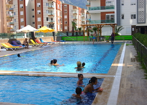 شقق من المالك 2 + 1 و 4 + 1 في مجمع كامل التشطيب في أنطاليا