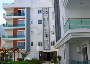 شقق من المالك 2 + 1 و 4 + 1 في مجمع كامل التشطيب في أنطاليا