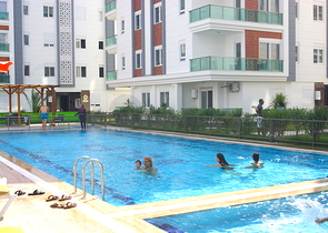 شقق من المالك 2 + 1 و 4 + 1 في مجمع كامل التشطيب في أنطاليا