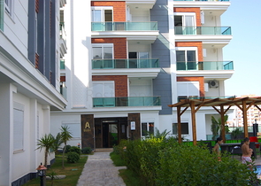 شقق من المالك 2 + 1 و 4 + 1 في مجمع كامل التشطيب في أنطاليا