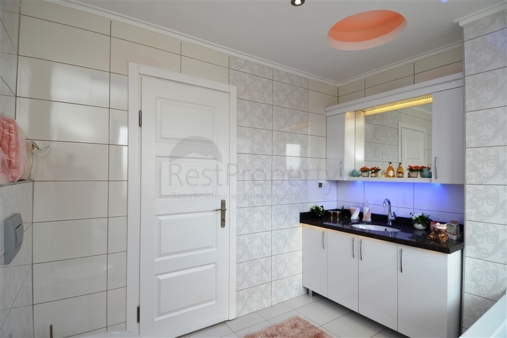 شقق واسعة وفاخرة ضمن مجمع سكني في منطقة محمودلار – ألانيا