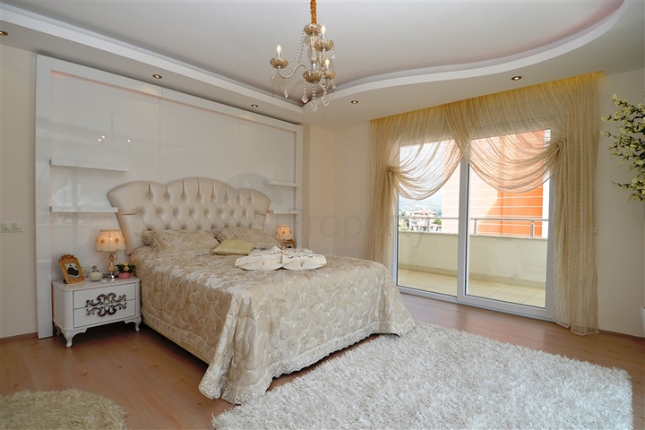 شقق واسعة وفاخرة ضمن مجمع سكني في منطقة محمودلار – ألانيا