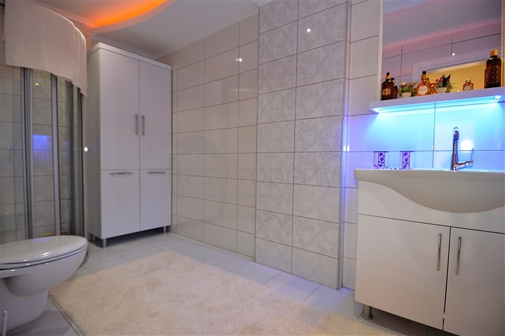 شقق واسعة وفاخرة ضمن مجمع سكني في منطقة محمودلار – ألانيا