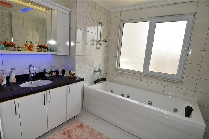 شقق واسعة وفاخرة ضمن مجمع سكني في منطقة محمودلار – ألانيا