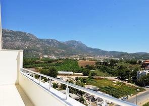 شقق واسعة وفاخرة ضمن مجمع سكني في منطقة محمودلار – ألانيا