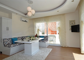 شقق واسعة وفاخرة ضمن مجمع سكني في منطقة محمودلار – ألانيا