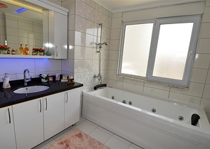 شقق واسعة وفاخرة ضمن مجمع سكني في منطقة محمودلار – ألانيا