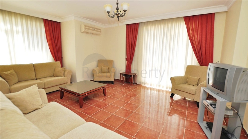 شقة مفروشة على مسافة قريبة من البحر في منطقة محمودلار – ألانيا