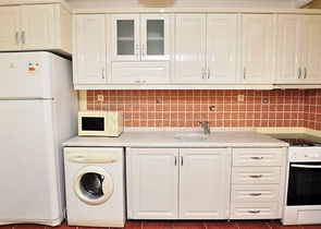 شقة مفروشة على مسافة قريبة من البحر في منطقة محمودلار – ألانيا