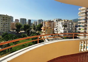 شقة مفروشة على مسافة قريبة من البحر في منطقة محمودلار – ألانيا